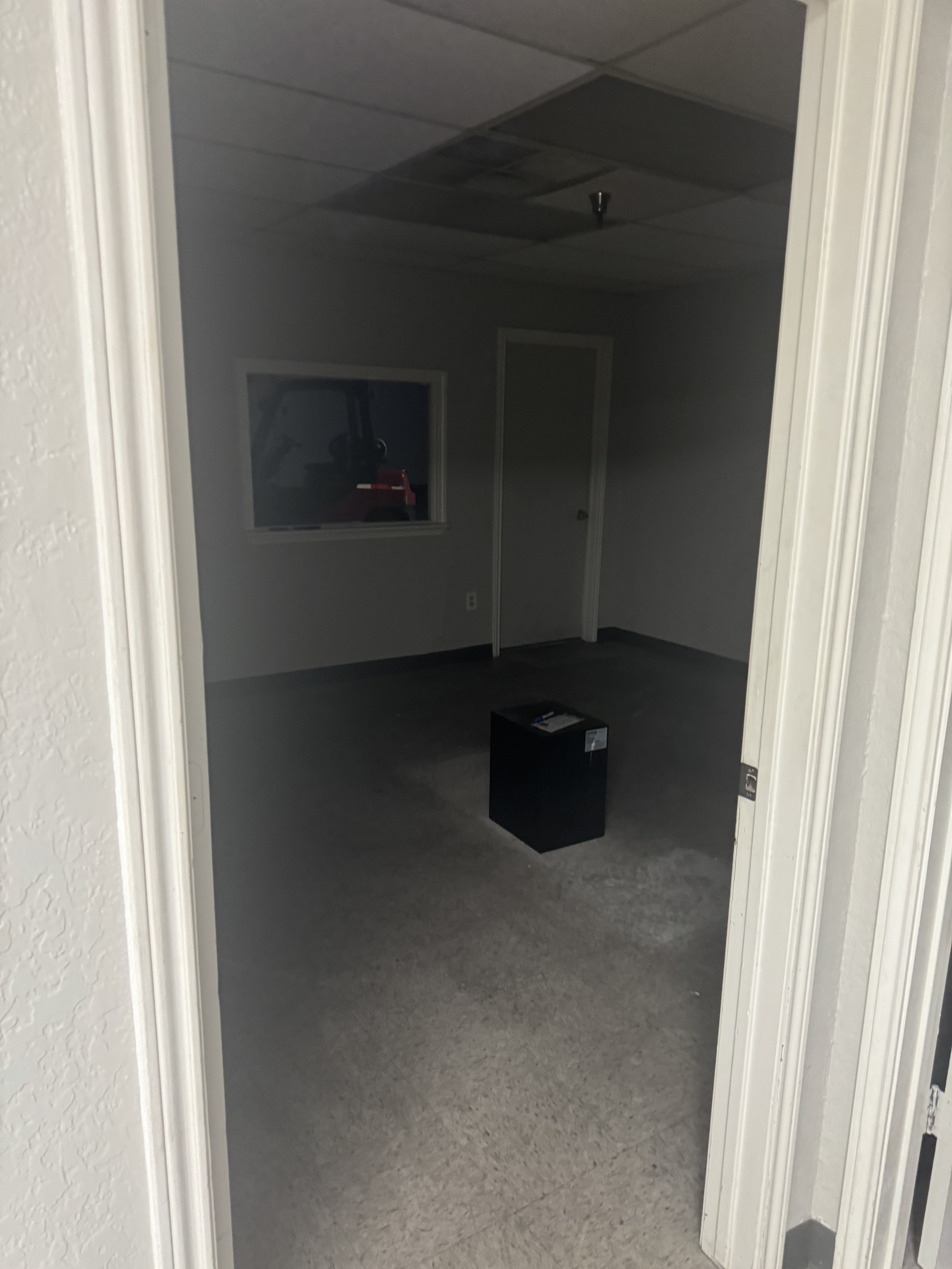 WAREHOUSE FOR LEASE: 10709 Tube Dr #110 Hurst, TX